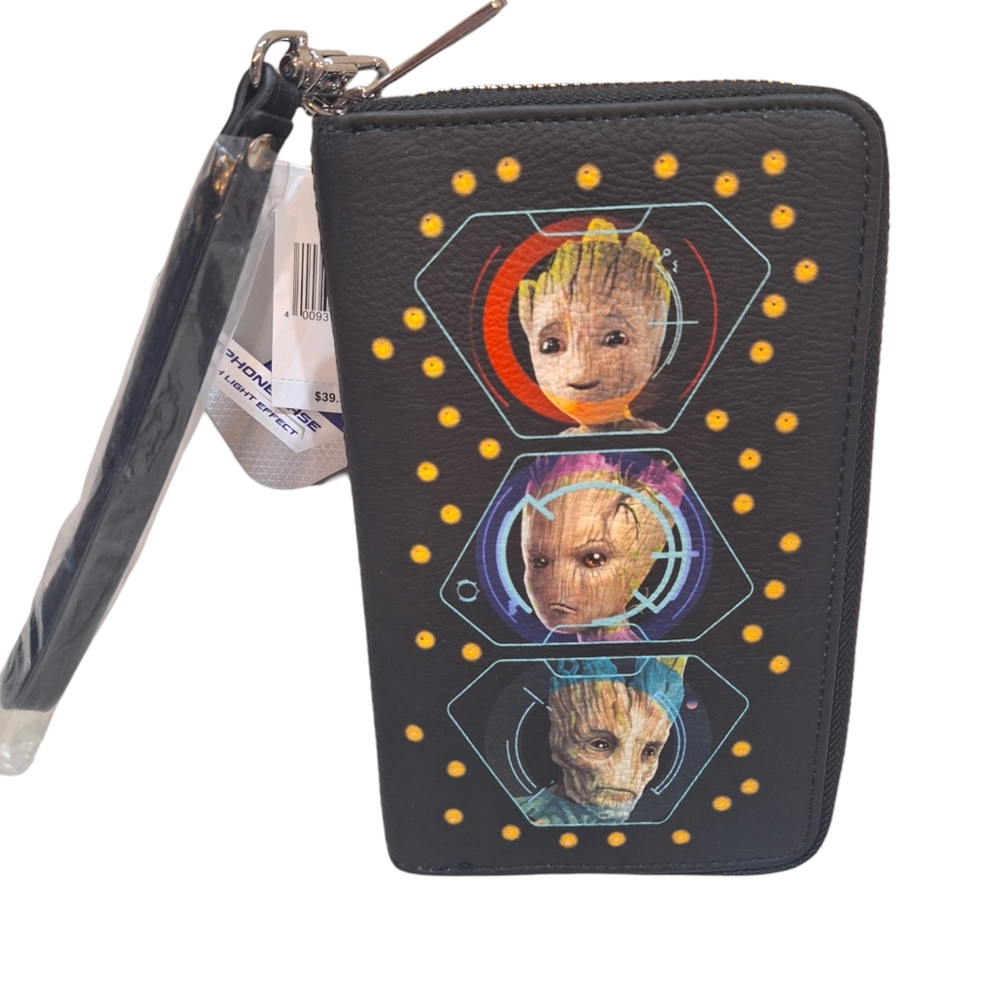 Disney Parks Marvel I AM GROOT Guardians of the Galaxy Light Up Wristlet NEW